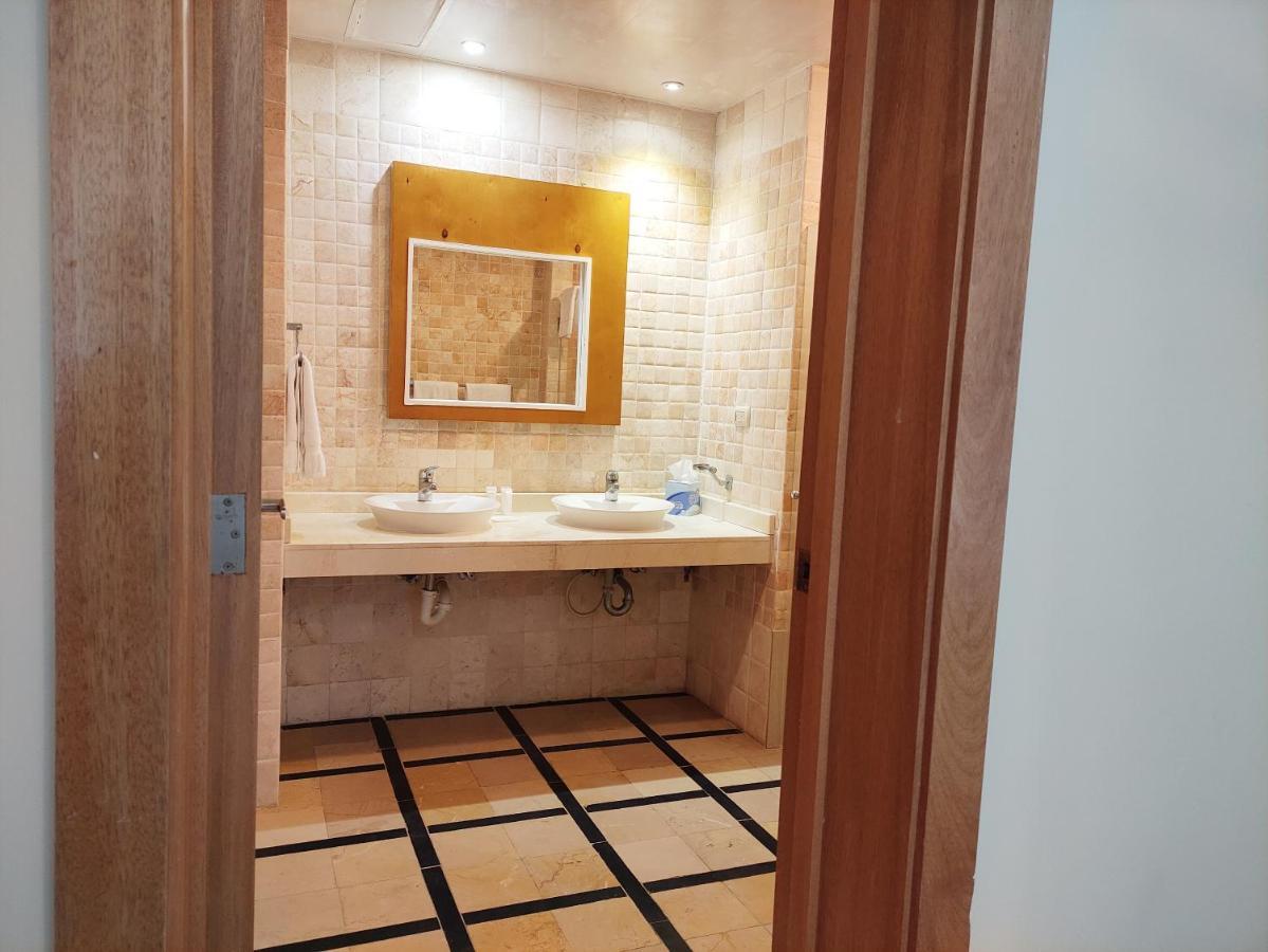 Chic Beachfront Apartment - Private Beach Access ปุนตากานา ภายนอก รูปภาพ