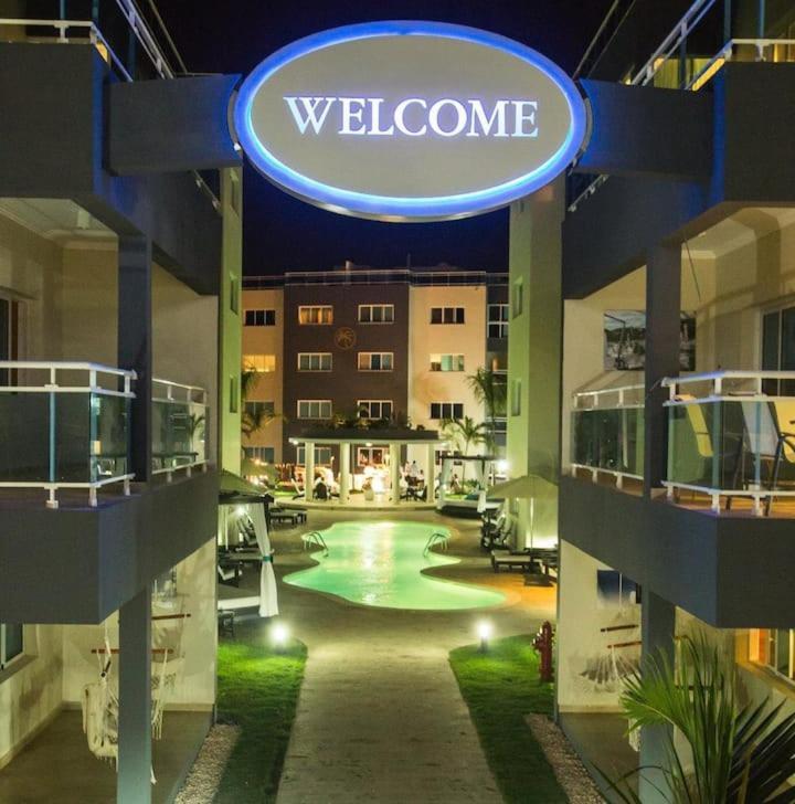 Chic Beachfront Apartment - Private Beach Access ปุนตากานา ภายนอก รูปภาพ